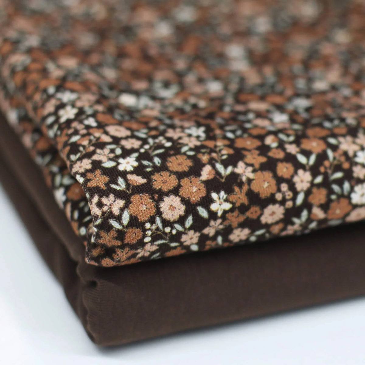 Pretty Flowers Brown | Knit