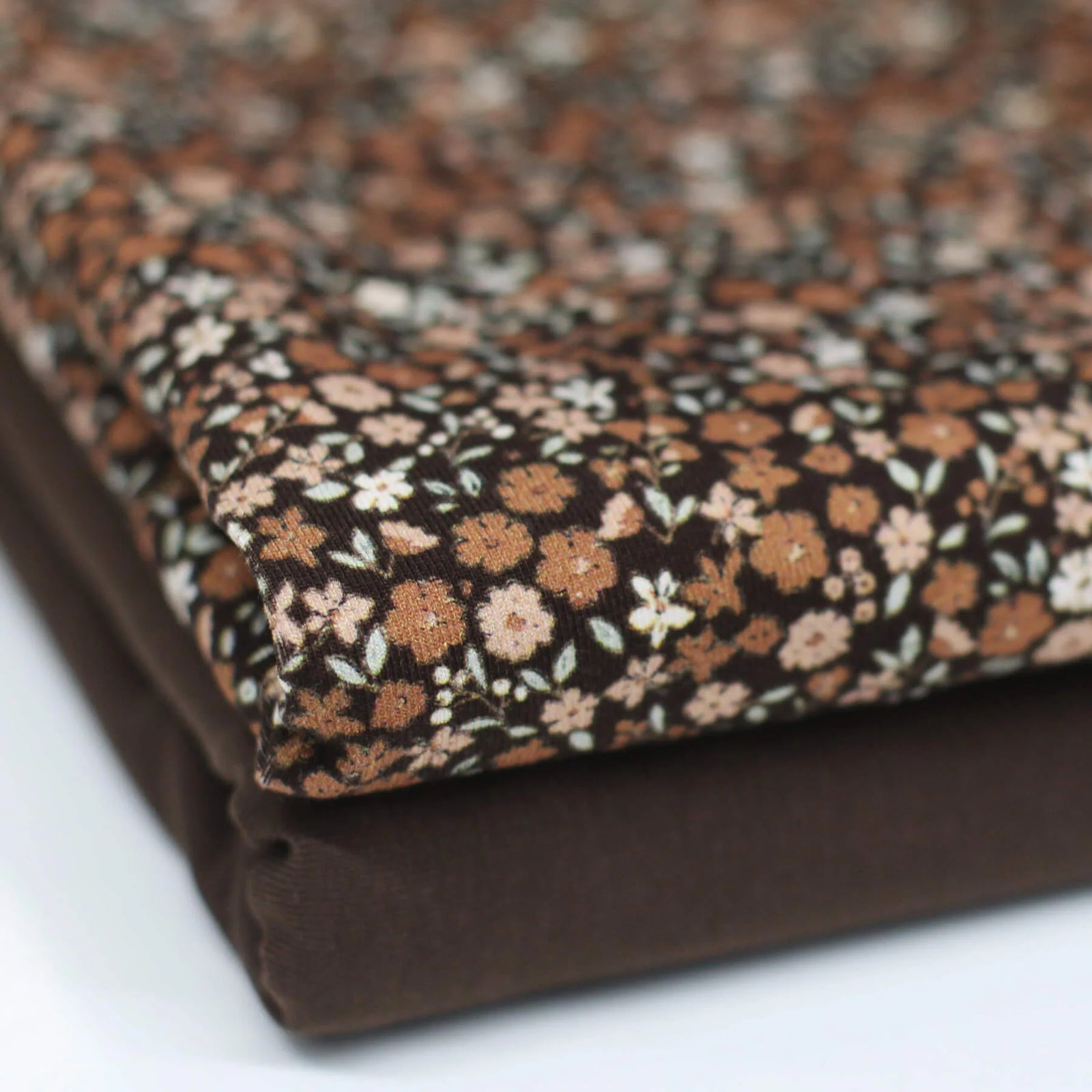 Pretty Flowers Brown | Knit